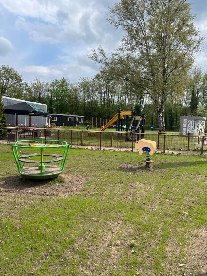 Linee In Bosrijke Omgeving